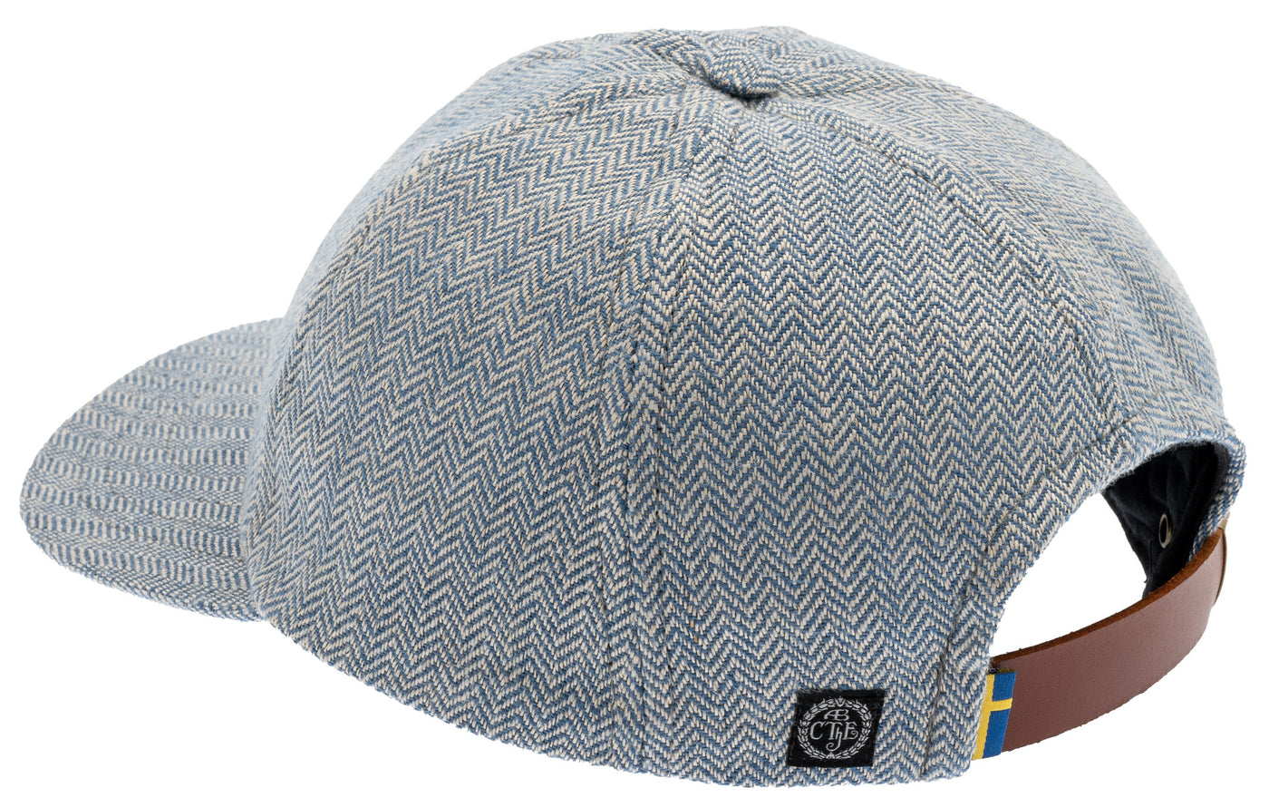 Blå handsydd keps i linne från Sverige