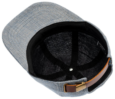 Blå linne keps med svart foder och brunt spänne i läder