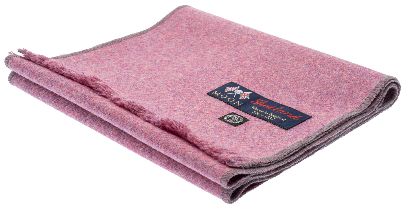 Pink-purple scarf in Shetland wool from Abraham Moon