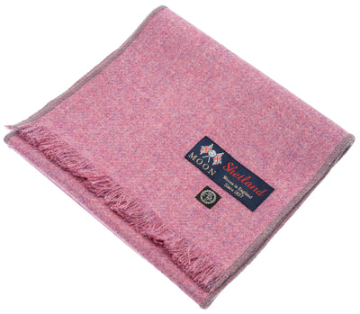 lila/rosa halsduk av shetlandsull från Abraham Moon.