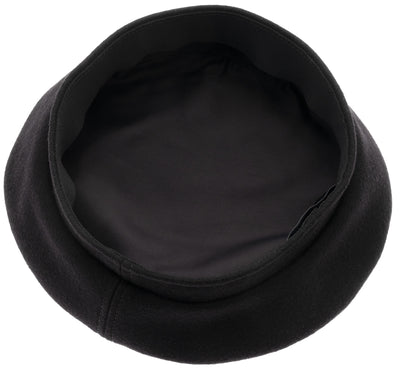 Black beret with lining