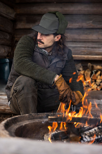 Jägare i Försvarets M59 fältmössa Armegrön