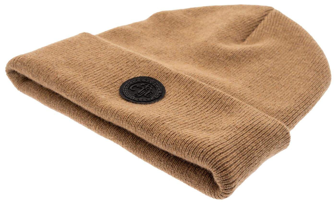 stickad brun mössa i återvunnen ull och kashmi